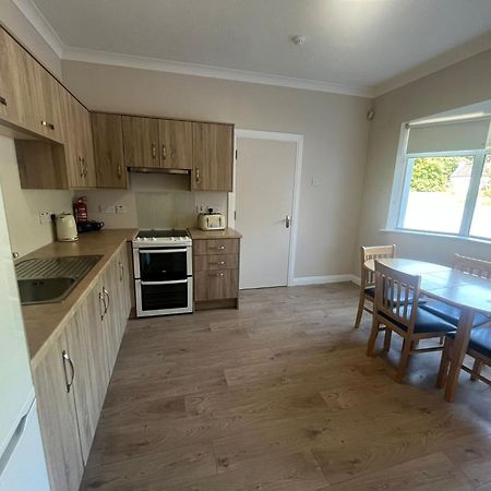 Yeats Lodge Self Catering Apartment And Bar Голуэй Экстерьер фото