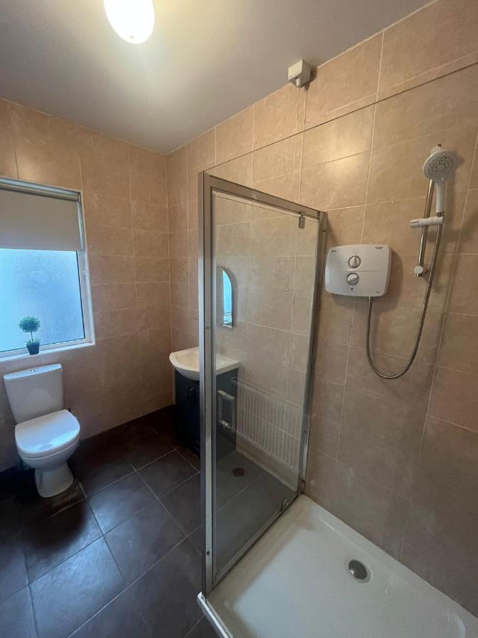 Yeats Lodge Self Catering Apartment And Bar Голуэй Экстерьер фото
