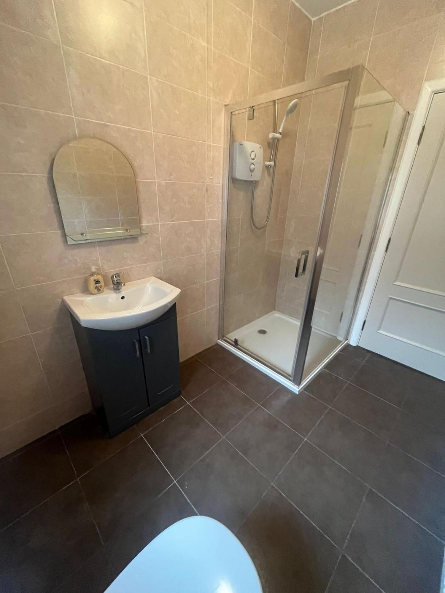 Yeats Lodge Self Catering Apartment And Bar Голуэй Экстерьер фото