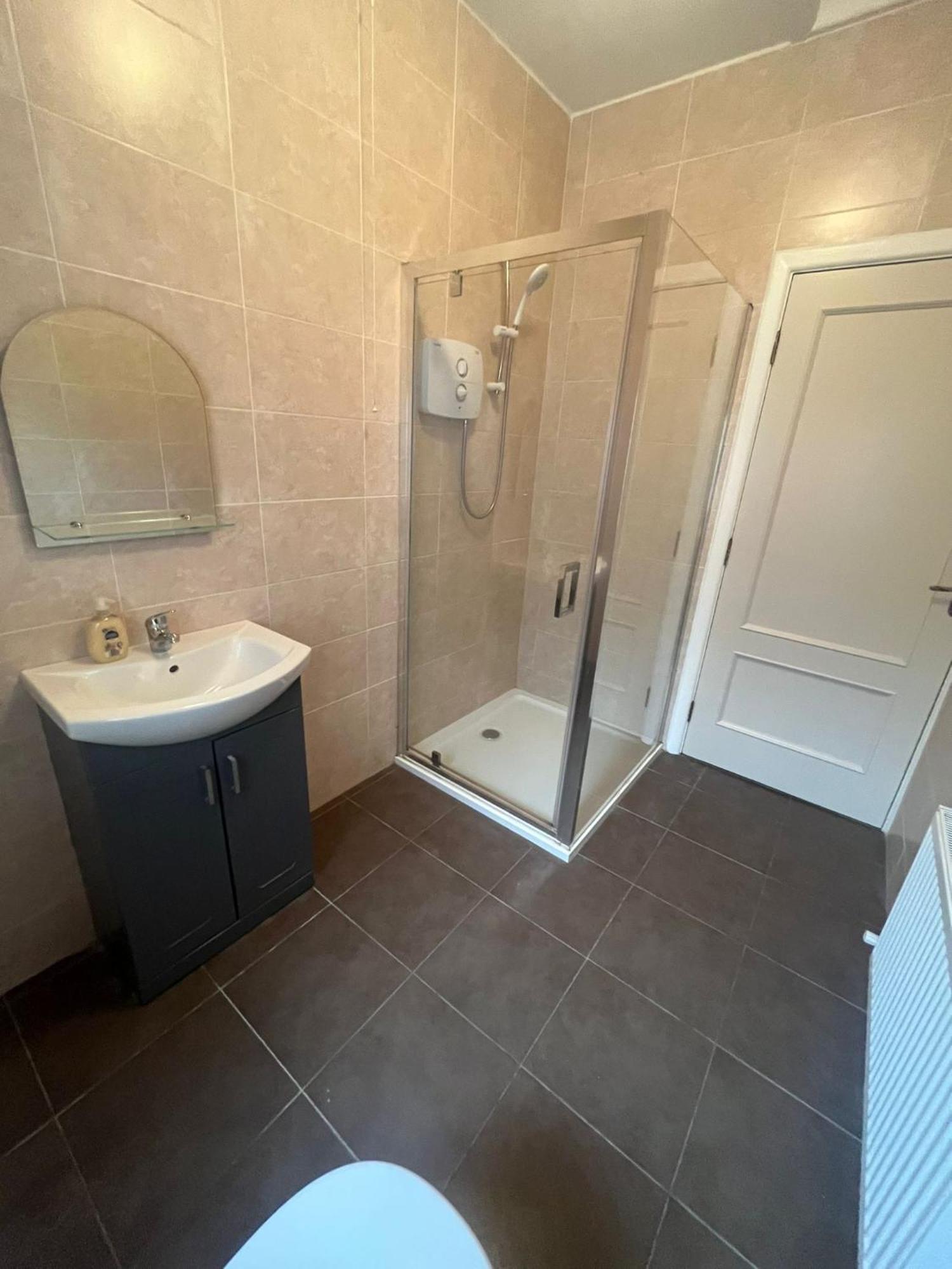 Yeats Lodge Self Catering Apartment And Bar Голуэй Экстерьер фото