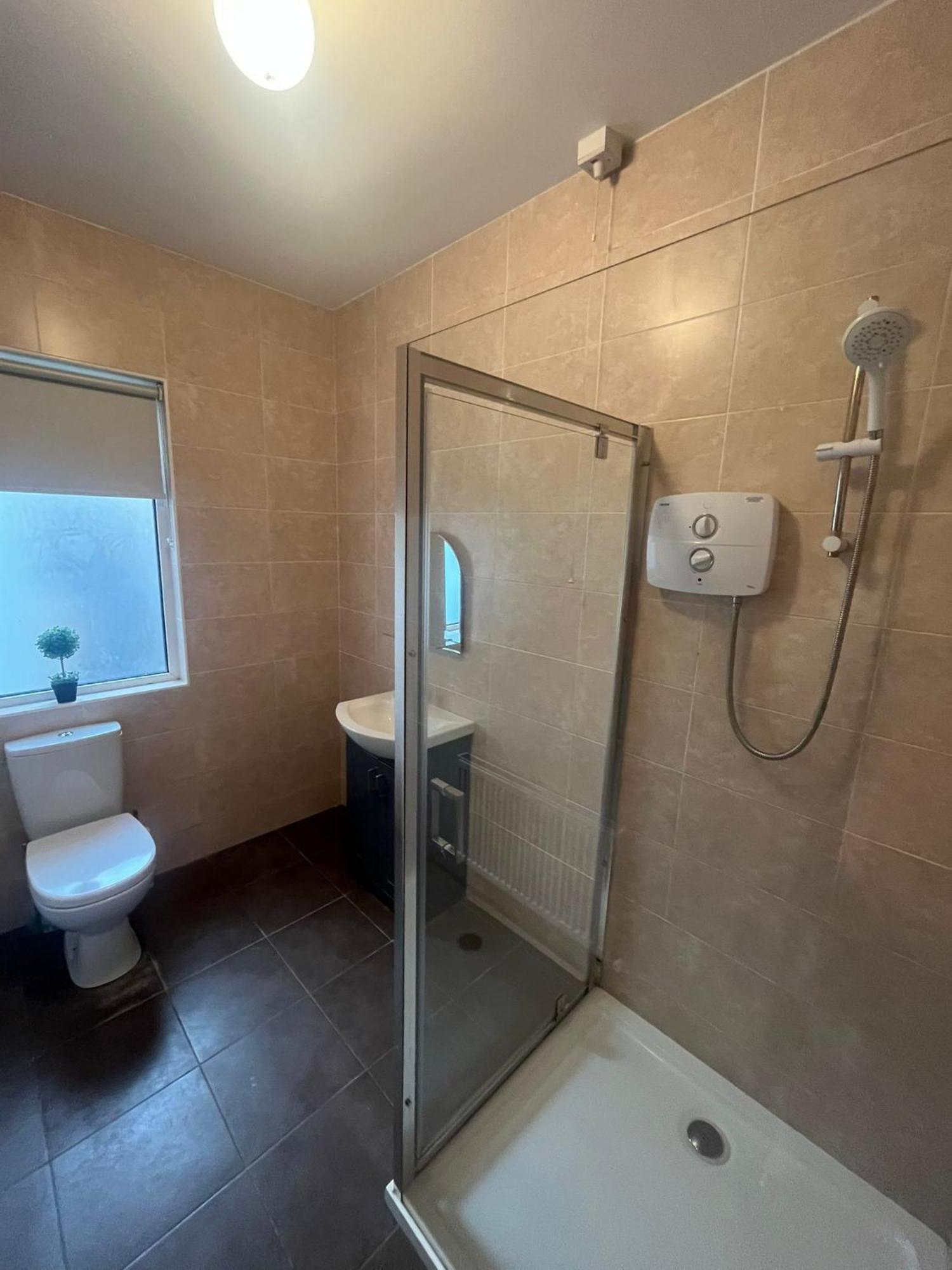 Yeats Lodge Self Catering Apartment And Bar Голуэй Экстерьер фото
